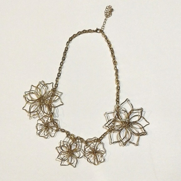 H&M Gold Floral Statement Necklace - Picture 2 of 5